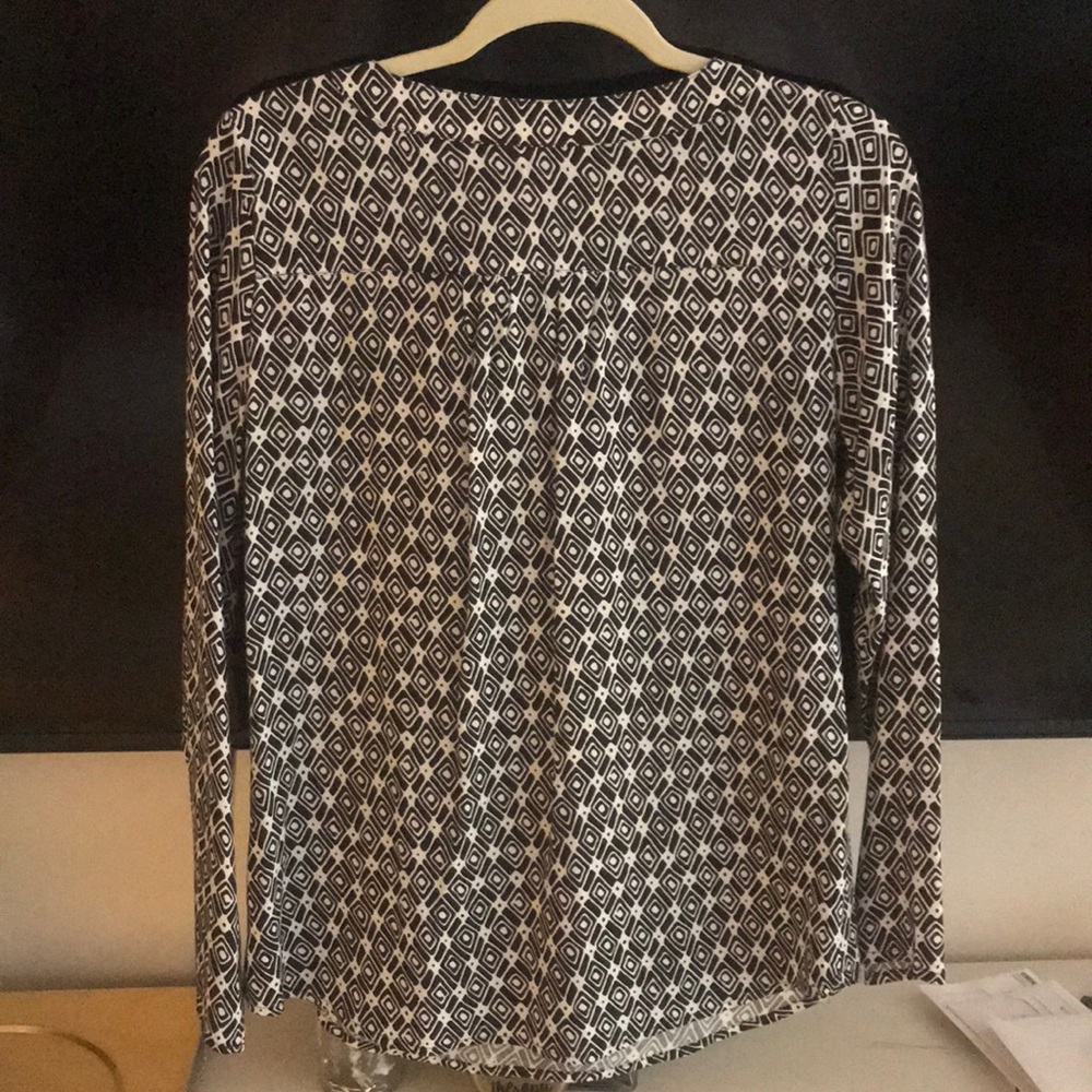 Geometric Patterned Blouse - Picture 3 of 3